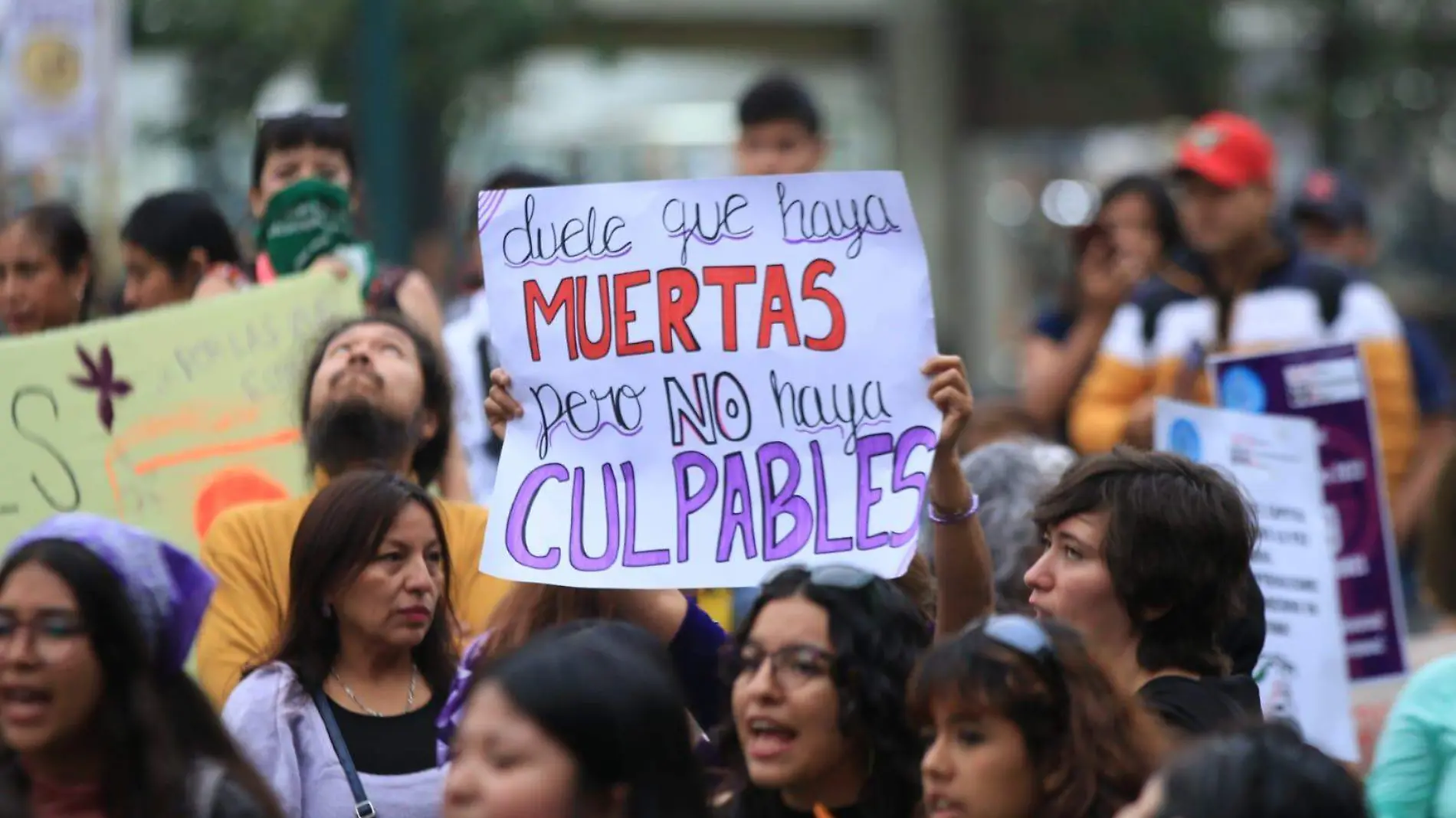 ¡Alto a la violencia contra las mujeres! exigen en marcha del 25N